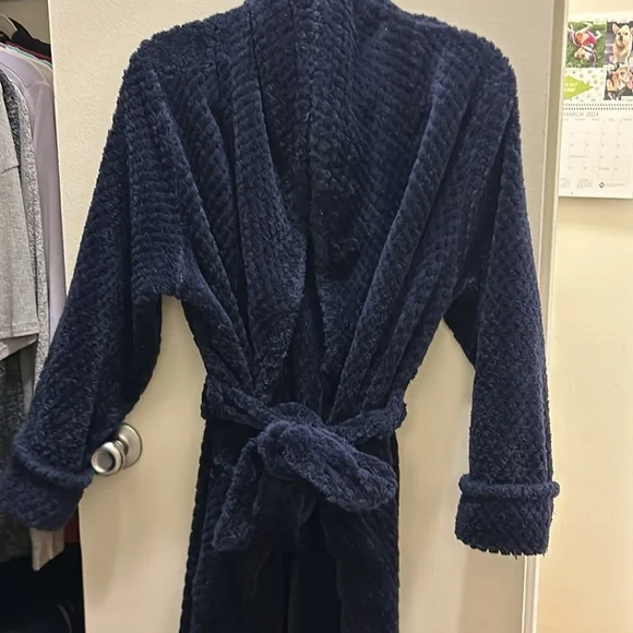 Fuzzy Robe - Picture 5 of 5